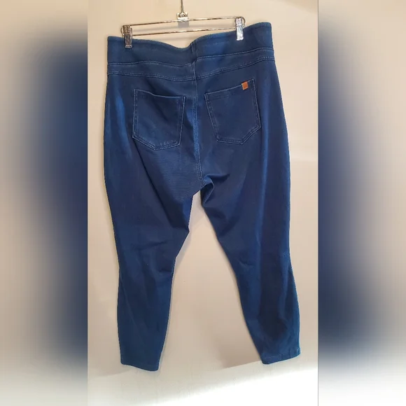 286. NWT - HALARA Flex Denim Pull-On Ankle Capri Jeans - Picture 5 of 9